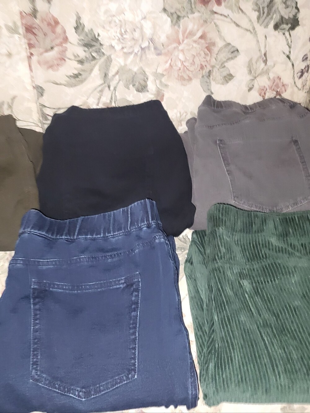 Huge Lot Of Women's Size Large Quacker Factory Pull on Pants - Picture 3 of 11